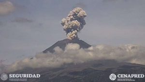 Cae ceniza del Popocatépetl en cuatro alcaldías de la CDMX