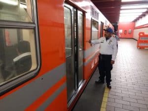 Detienen a dos sujetos por acoso sexual dentro del metro