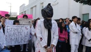 asesinato de tres estudiantes y chofer en Puebla