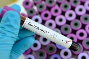 coronavirus en un latino
