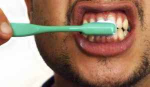Cepillarse los dientes podría reducir riesgo de diabetes