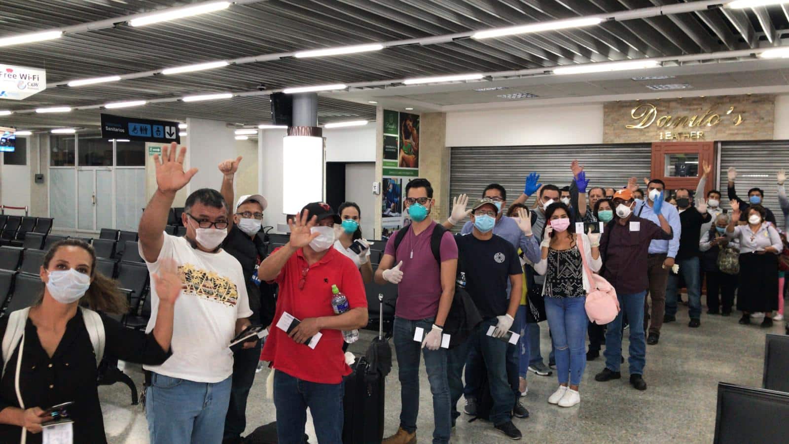 Repatrian a 159 mexicanos que quedaron varados en Honduras y El Salvador
