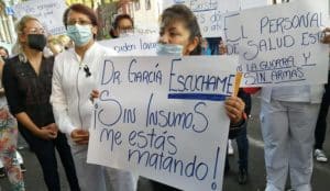Protestan por falta de agua y equipo médico en hospital de Tacuba