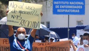Personal médico del INER protesta por falta de insumos para atender COVID-19