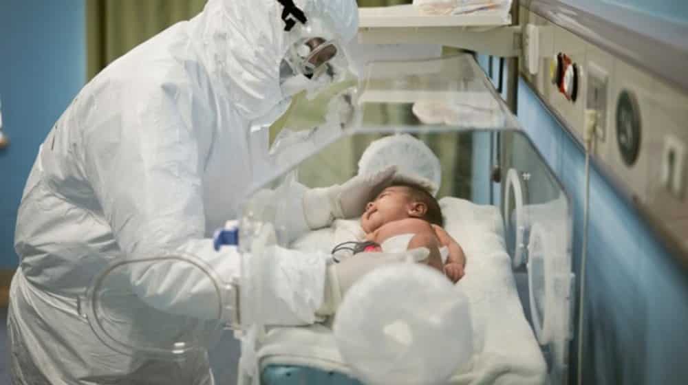 Cómo proteger a un bebé recién nacido de la COVID-19
