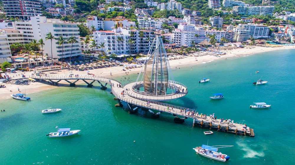 Puerto Vallarta y Bahía Banderas abren playas y hoteles