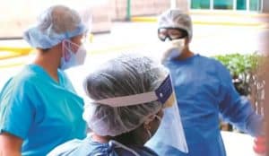 Reporta IMSS 5 mil 370 casos de COVID-19 en personal médico