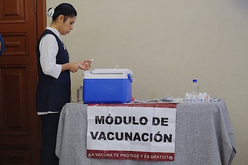 Gobernador de Jalisco arranca campaña de vacunación contra influenza