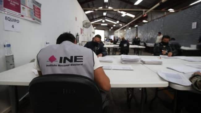 Hacienda niega recursos al INE para consulta popular