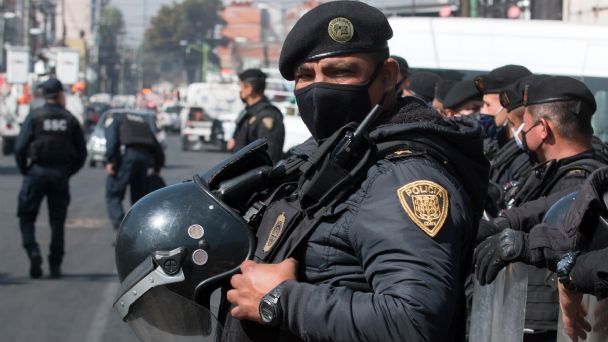 El gobierno de la Ciudad de México desplegará más de 7 mil policías como parte del operativo de seguridad para vigilar la Consulta Popular