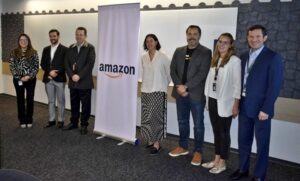 Firman SEDECO y Amazon México convenio para impulsar la internacionalización de las PyMES de la capital, con el e-commerce