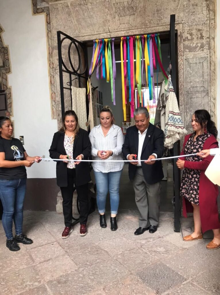 Inauguran autoridades de Huimilpan exposición en Punto México