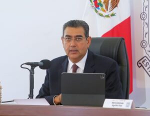 Reconoce Sergio Salomón a trabajadores al servicio del estado; anuncia incremento salarial