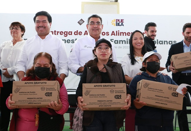 En la capital, Sergio Salomón entrega producto lácteo en beneficio de 16 mil familias