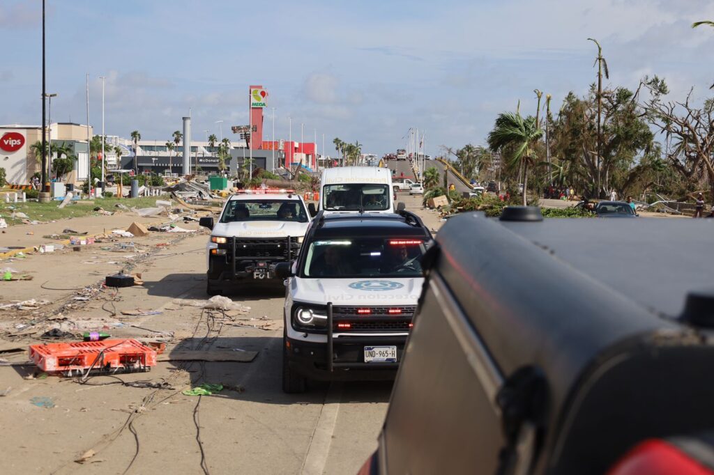 Brinda CEPCQ apoyo para la localización y regreso de población queretana afectada por huracán Otis