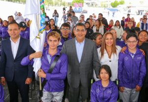 Encabeza Sergio Salomón abanderamiento de la delegación poblana rumbo a Paranacionales CONADE 2023