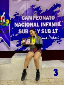 Gana alumna de Cecyte Sonora medalla de oro en Campeonato Nacional Infantil de levantamiento de pesas