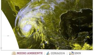 Norma, huracán categoría 2, se encuentra muy próximo a tocar tierra en inmediaciones de Los Cabo San Lucas, Baja California Sur