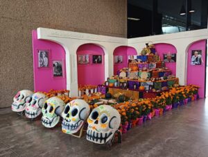 Familias disfrutan del Día de Muertos en el Centro Cultural Mexiquense Bicentenario