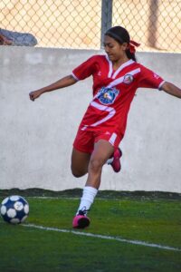 Firma alumna de Cobach Sonora con el club de futbol profesional Santos Laguna