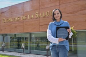 Académica UDLAP recibe reconocimiento a su trayectoria profesional por parte de universidad de Colombia