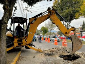 Secretaría del Agua atiende fuga hídrica en el municipio de Toluca