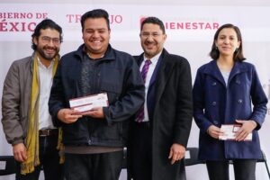 Primera entrega de tarjetas de “Jóvenes Construyendo el Futuro” en la Ciudad de México