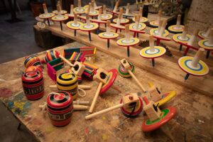 Juguetes de madera de San Antonio la Isla son artesanías mexiquenses hechas con talento y dedicación