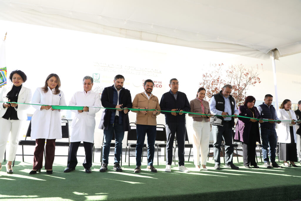 Inauguran Zoé Robledo y Sergio Salomón Céspedes Unidad de Oftalmología servicios de salud IMSS-Bienestar en Cholula