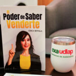 Egresada UDLAP presentó su libro “El Poder de Saber Venderte”